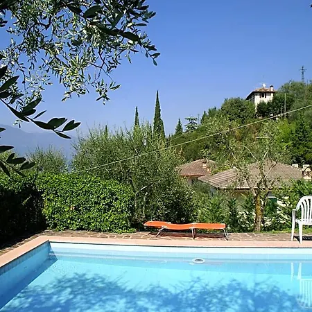 In Torri With Pool Mountain Views Torri Del Benaco