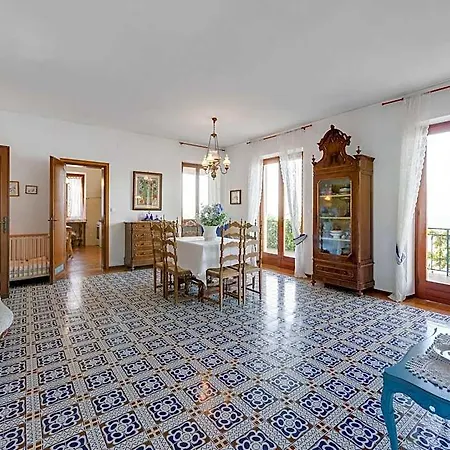 In Torri With Pool Mountain Views 3* Torri Del Benaco