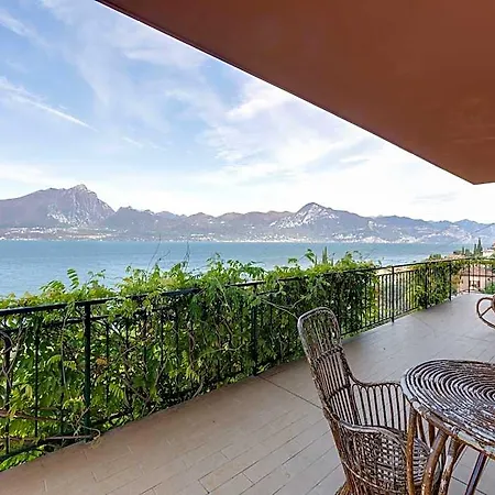 In Torri With Pool Mountain Views Torri Del Benaco