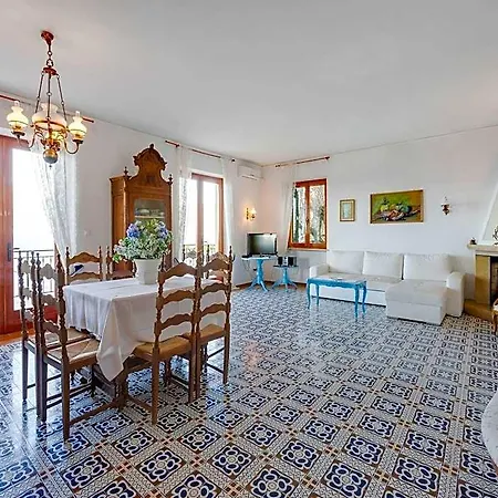 In Torri With Pool Mountain Views 3* Torri Del Benaco